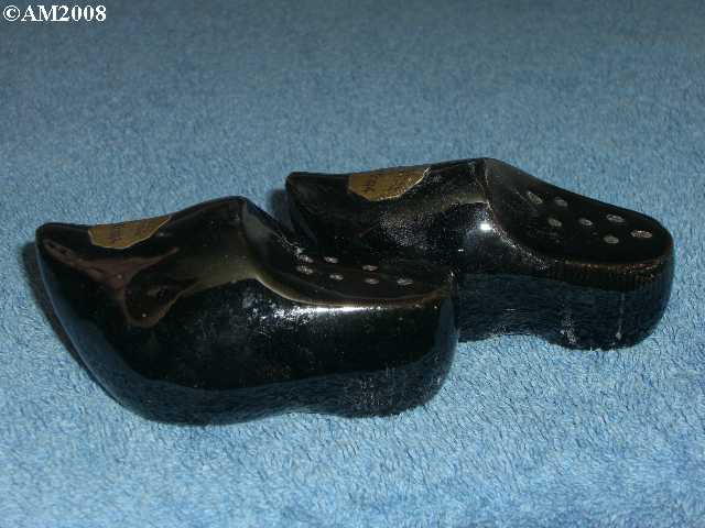 Frankoma Dutch Shoe shakers glazed onyx black